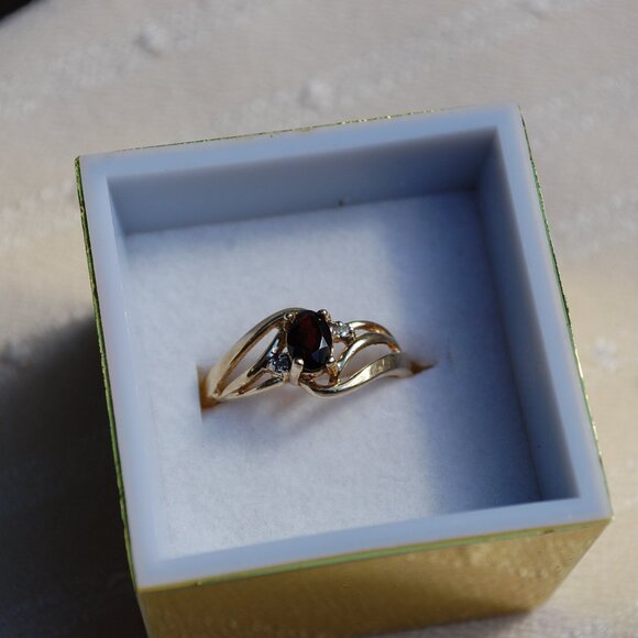 Vintage 10k Gold Oval Garnet and Diamond Bypass Ring Size 7 - Picture 8 of 13